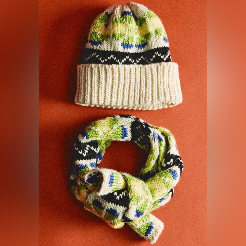 Free People Northern Lights Beanie and Scarf in Ivory and Green NWT
